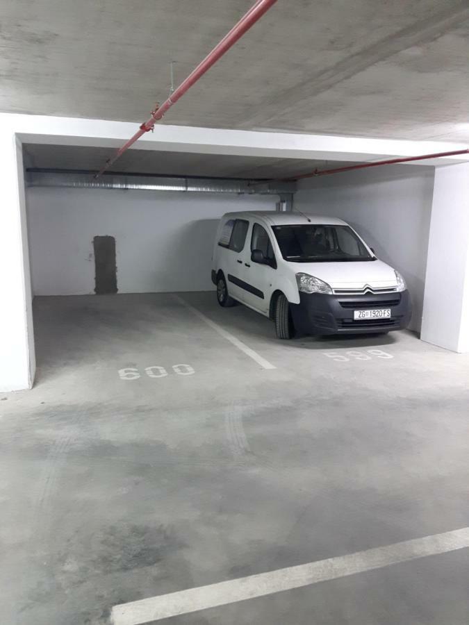 Apartments Abelija ซาเกร็บ ภายนอก รูปภาพ